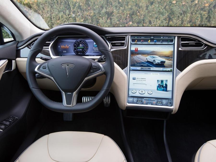 Торпедо Tesla Model S 2012 года  (фото 13 из 88)
